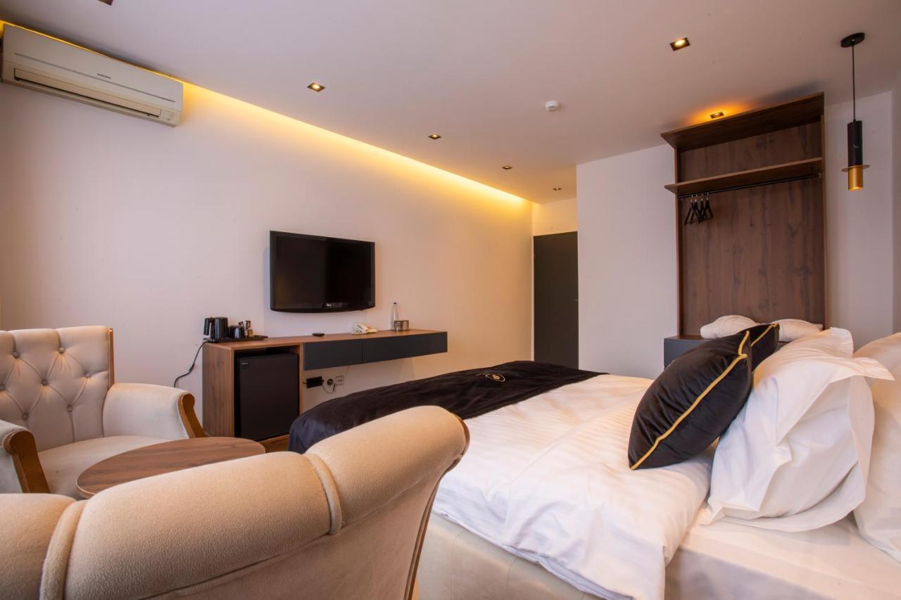 Plaza Boutique Hotel Приштина Экстерьер фото