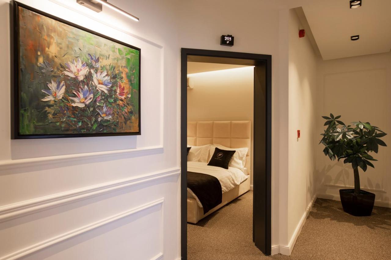 Plaza Boutique Hotel Приштина Экстерьер фото